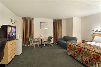 Red Roof & I-95 Motel